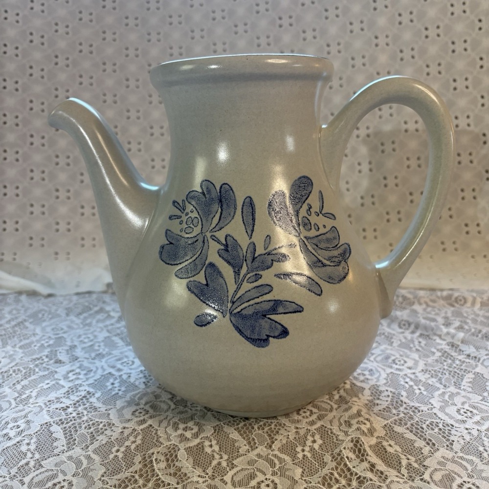 Pfaltzgraff Yorktown  Pitcher Vintage‎